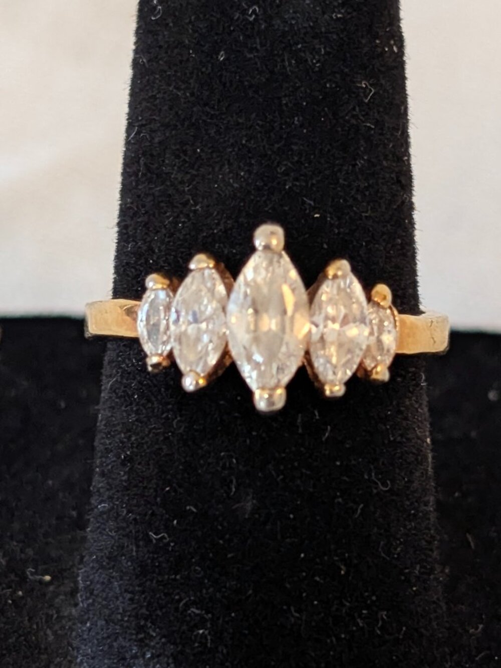 Vintage Yellow Gold-Toned Cubic Zirconia Marquise Graduated 5-stone ring SZ 6